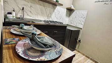 Microwave, cookware/dishes/utensils, kitchen islands