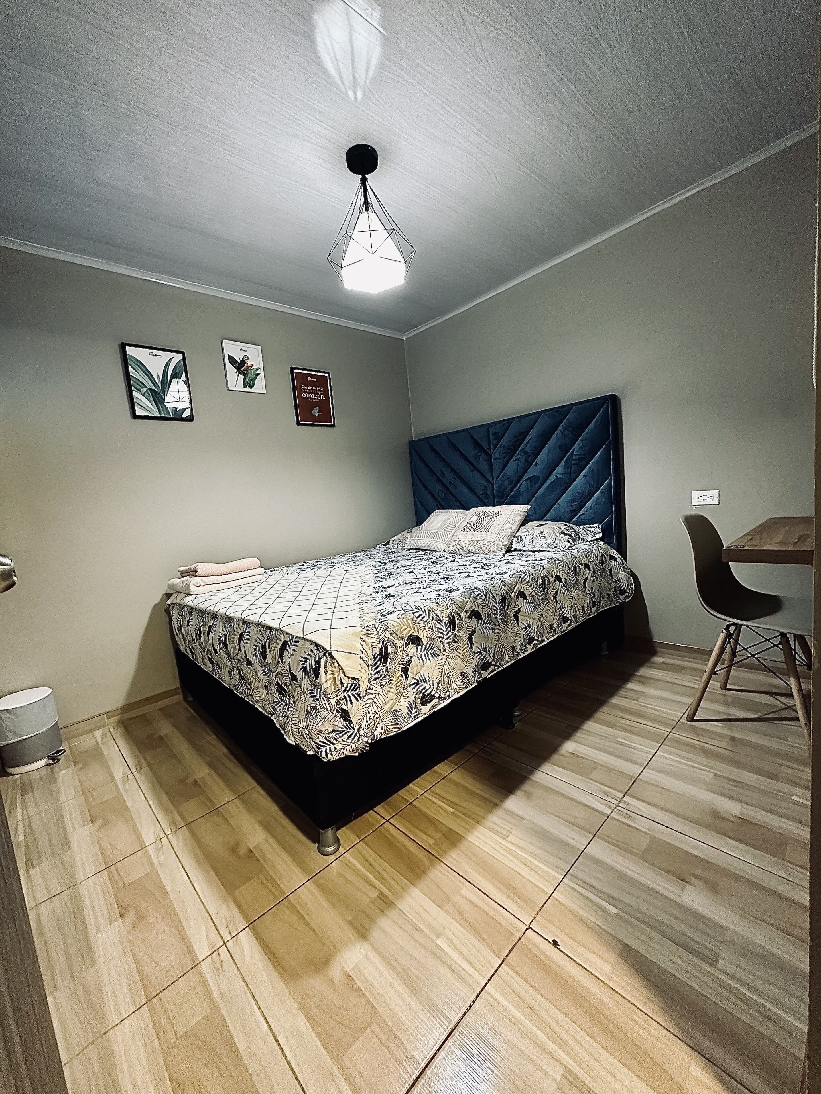 Private room (10 minutes from the airport)