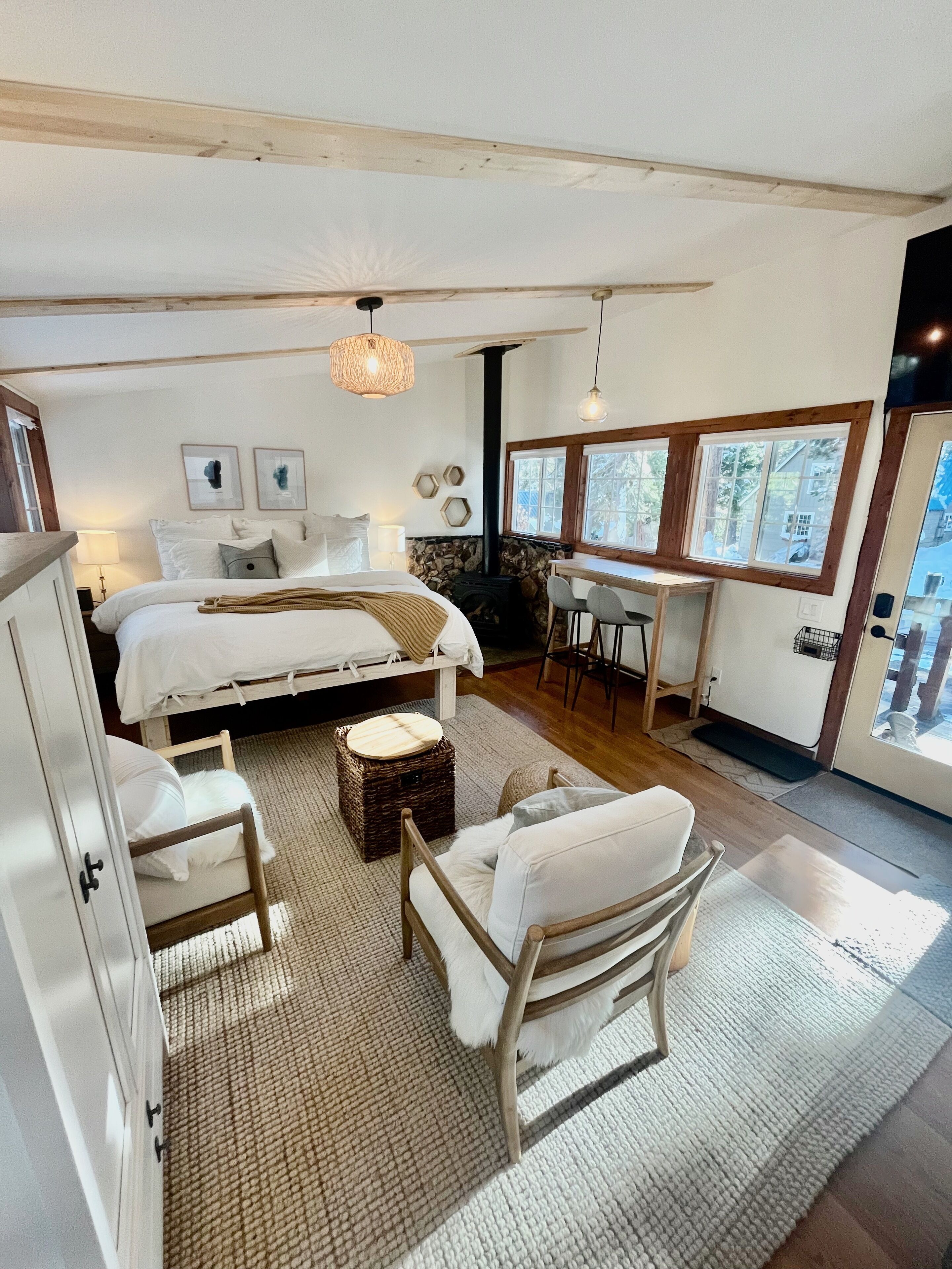 Cozy Ski Bungalow in the heart of Tahoe City!