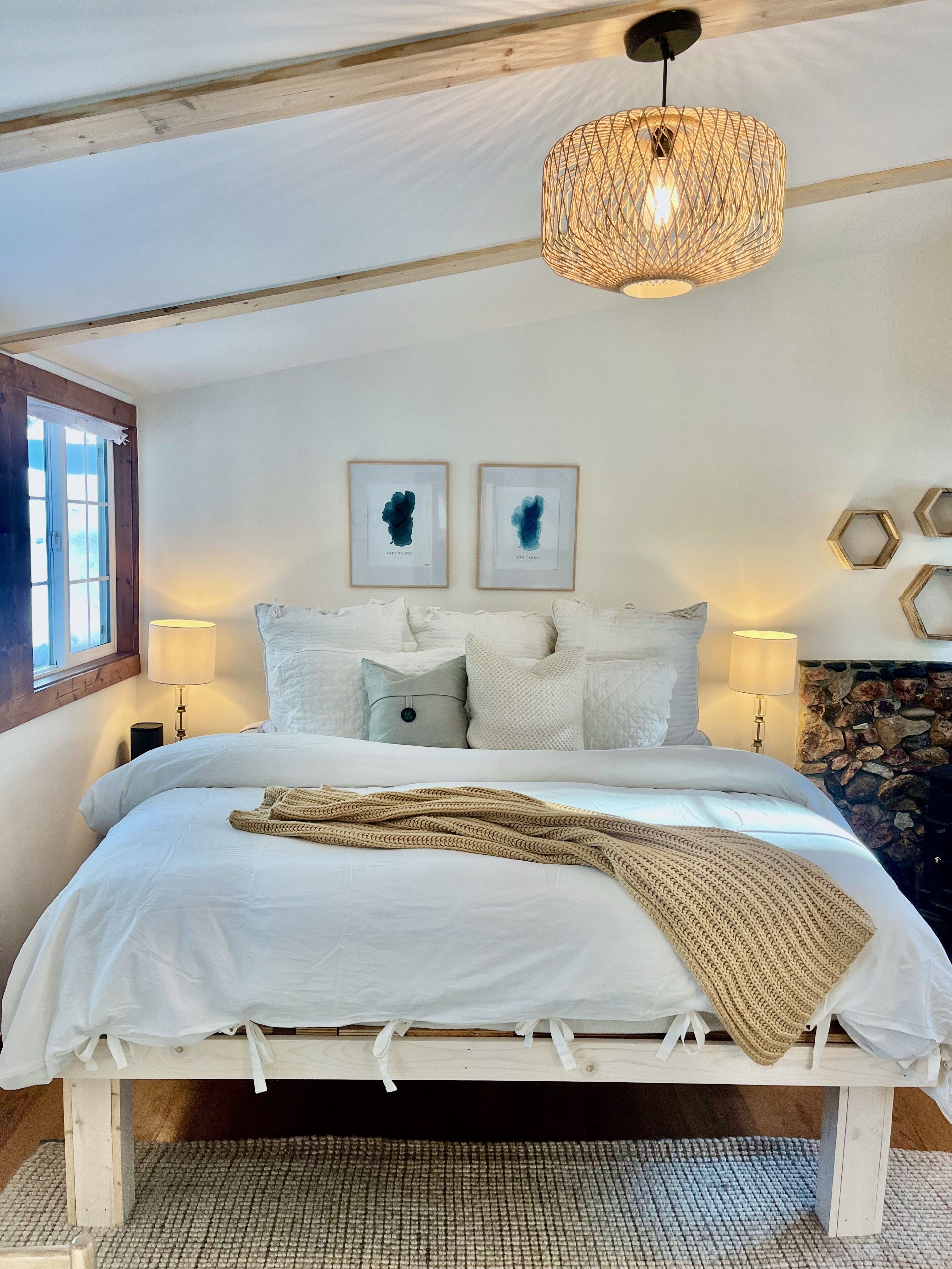 Cozy Ski Bungalow in the heart of Tahoe City!