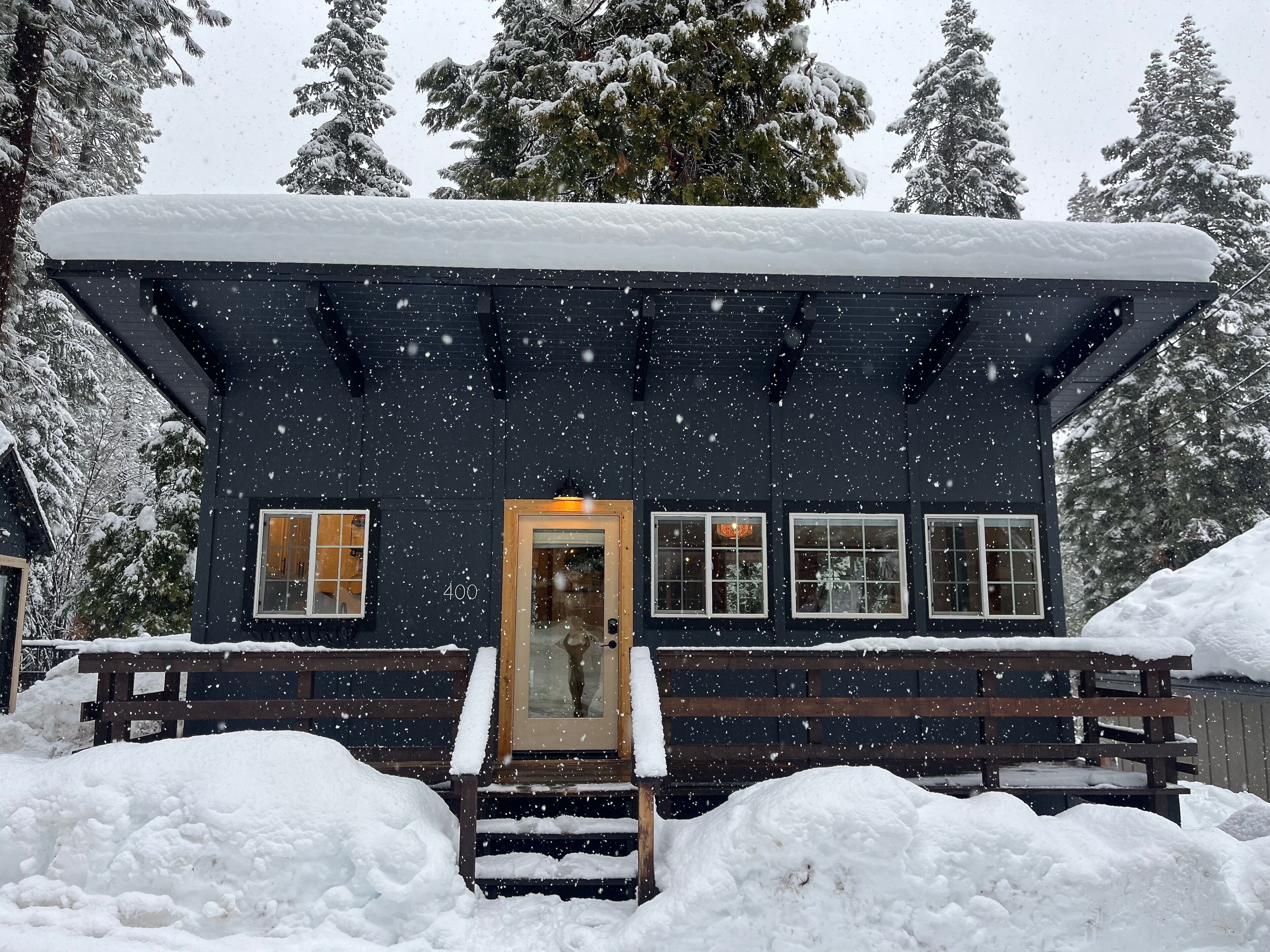 Cozy Ski Bungalow in the heart of Tahoe City!