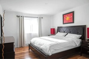 2 chambres, coffres-forts dans les chambres, bureau