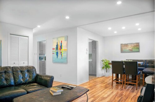 Big & Luxurious, Free Parking, King Size Bed, TV