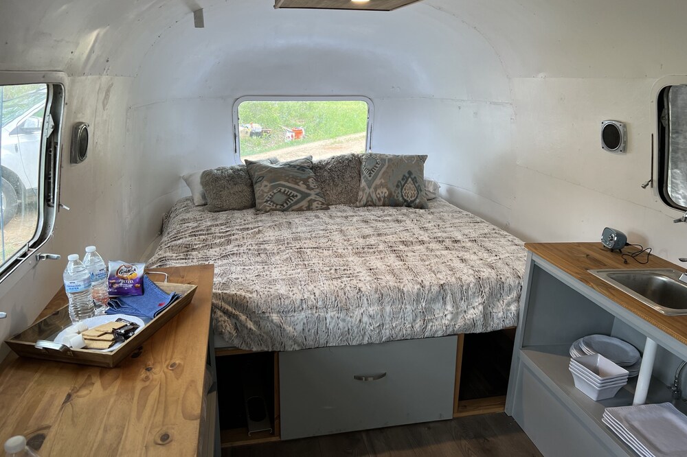 Airstream Vibes on 90 acres