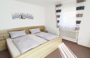 1 bedroom, bed sheets