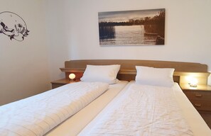 1 bedroom, bed sheets