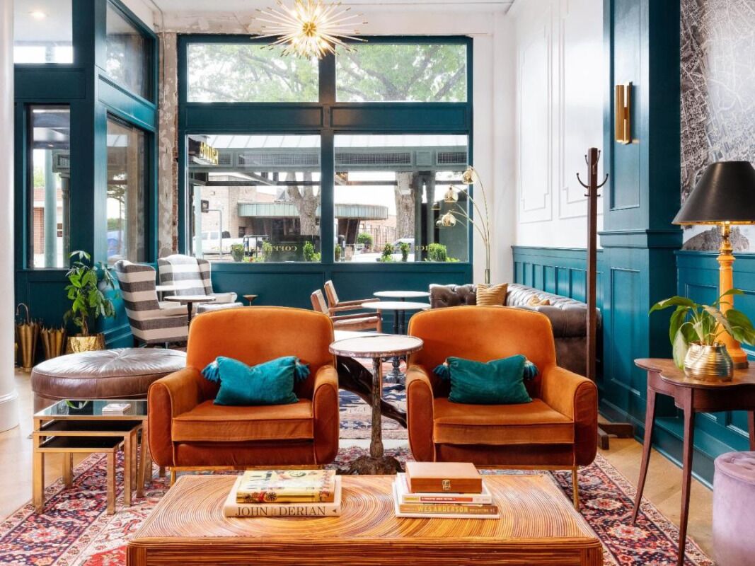 Relax and Unwind! Pet-Friendly Property, Parking Onsite, Near Statue of Elvis