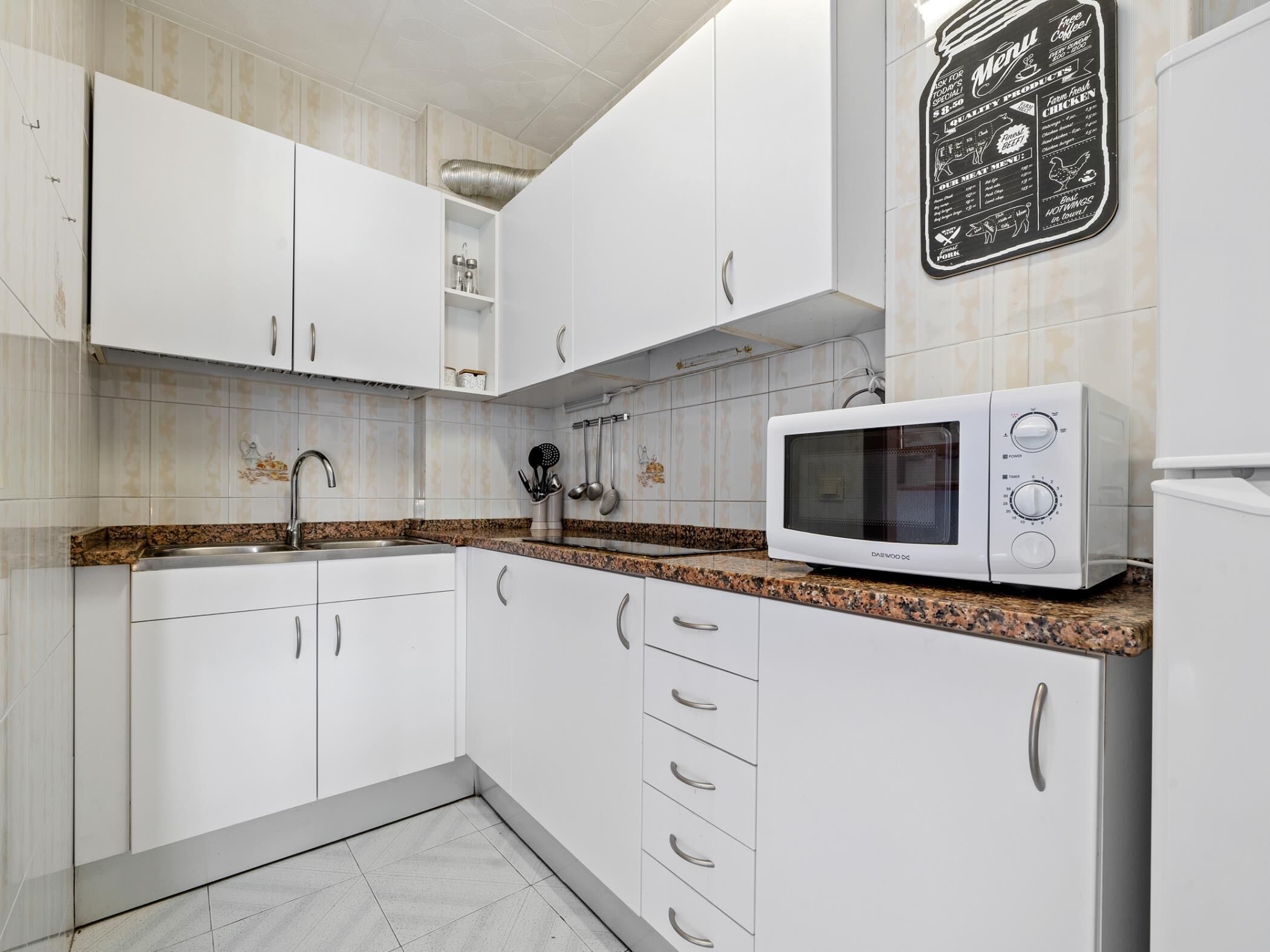 Apartment with terrace and parking 350m beach