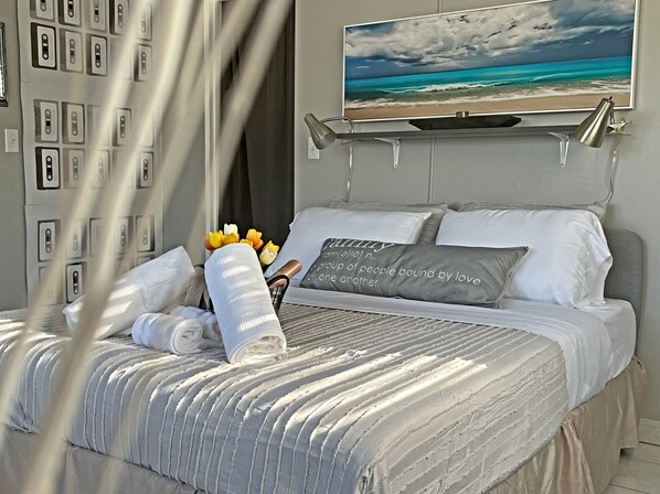 1 bedroom, iron/ironing board, travel crib, WiFi - Sunny Sweet Studio for 2 guests With free Parking/Wifi, close to the Beach! (Oakland Park)