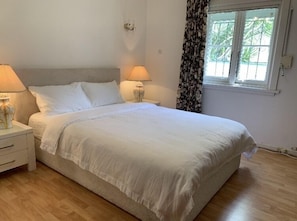 4 bedrooms, desk, iron/ironing board, WiFi