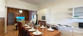 Sydney’s 4BDR with large private yard / Eat-Sleep-Shop-Transit