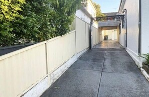 Property grounds - Sydney’s 4BDR with large private yard / Eat-Sleep-Shop-Transit (Campsie)