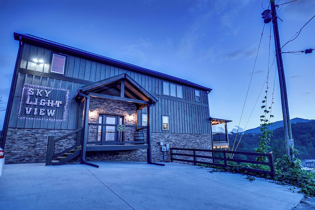 Gatlinburg - Sky Light View - 3 Bedroom - Sleeps 12