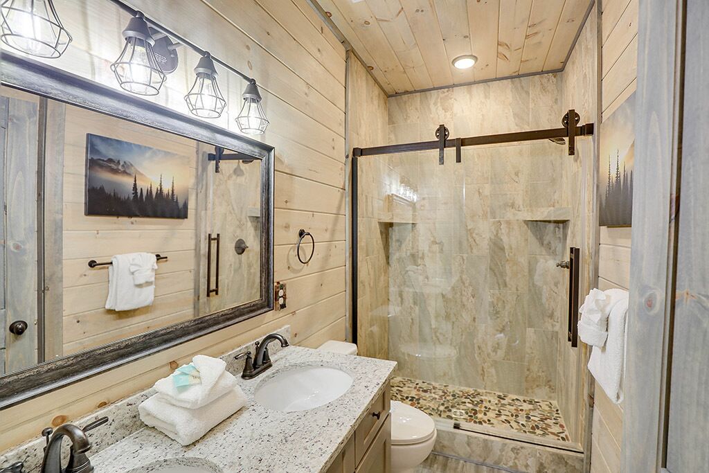 Gatlinburg - Sky Light View - 3 Bedroom - Sleeps 12