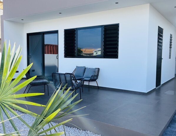 Terrace/patio - Bon Dia Studio seaview with Jacuzzi (Grote Berg)