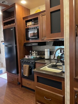 Microwave, stovetop - Relax in Calusa Key Largo (Key Largo)