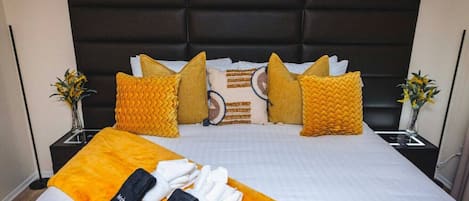2 bedrooms, desk, iron/ironing board, WiFi