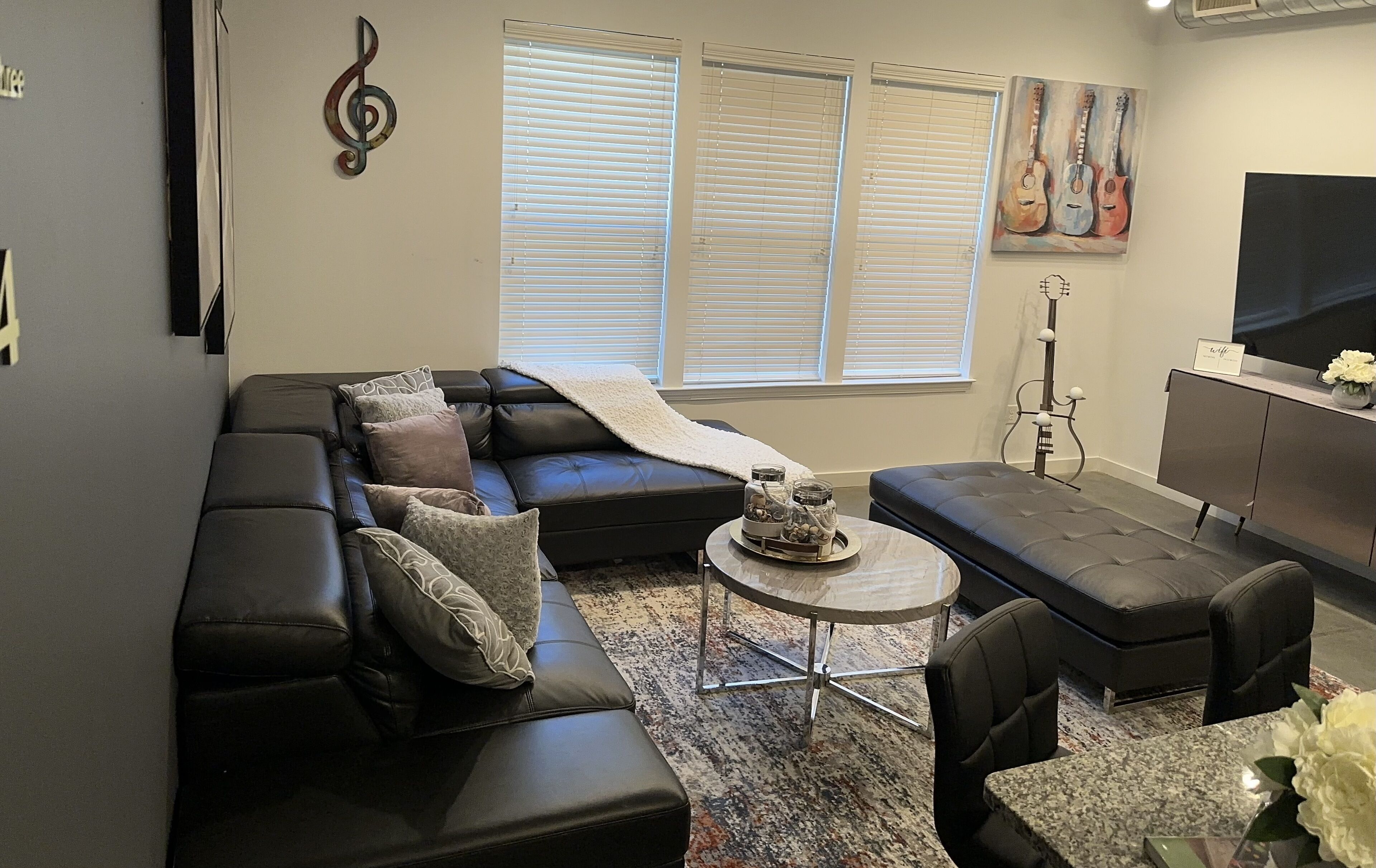 Honeymoon, The City of Music, king s Bed, B street