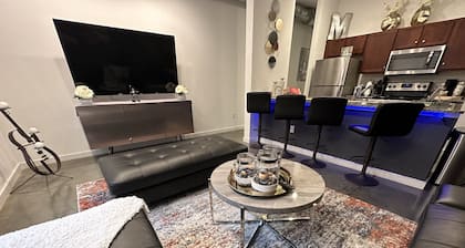Honeymoon, The City of Music, king s Bed, B street