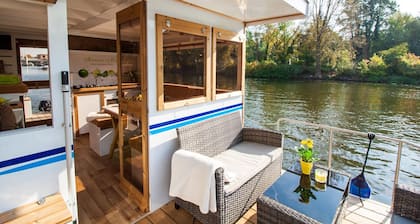 Fully-Equipped Boat 'Lisa' with Terraces