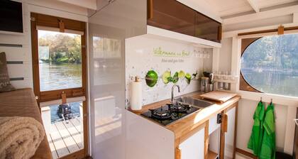 Vollständig ausgestattetes Boot 'Lisa' mit Terrassen