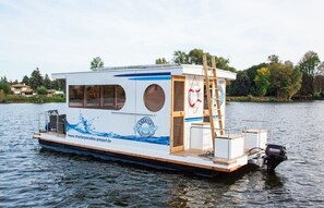 Miscellaneous - Fully-Equipped Boat 'Lisa' with Terraces (Priepert)