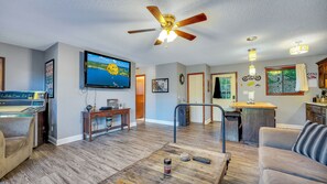 Smart TV, DVD player - Relaxing Retreat In A Cozy Cove - Low Cleaning Fee (Camdenton)