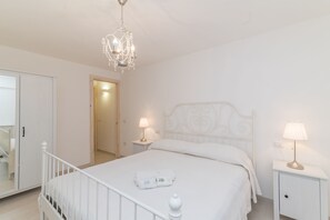 5 bedrooms, WiFi, bed sheets