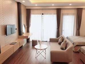 Decoración personalizada, muebles diferentes y escritorio 