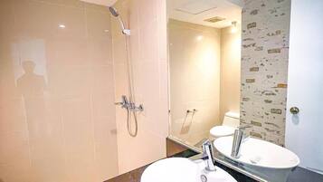 Shower, bidet, towels