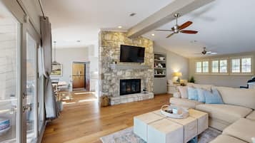 Télévision, cheminée