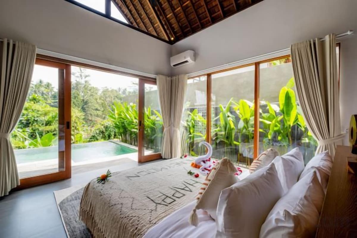 Frigobar, escrivaninha, Wi-Fi de cortesia, roupa de cama