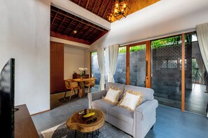 En 32-tommers TV med kabel-kanaler