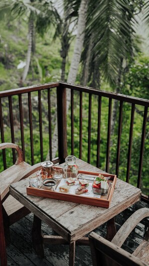 Couples’ dining - LeRosa Valley Resort (Ubud)