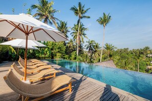 Outdoor pool - LeRosa Valley Resort (Ubud)