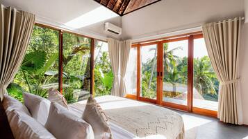 Minibar, escritorio, wifi gratis y ropa de cama