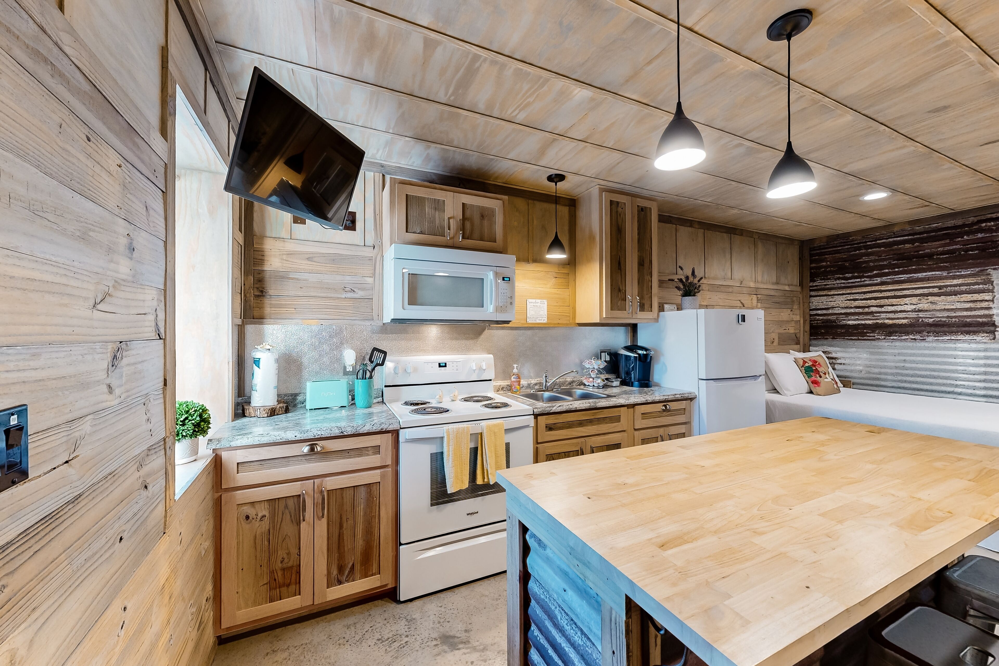 Rustic studio apartment with kitchenette, convenient location, & central AC