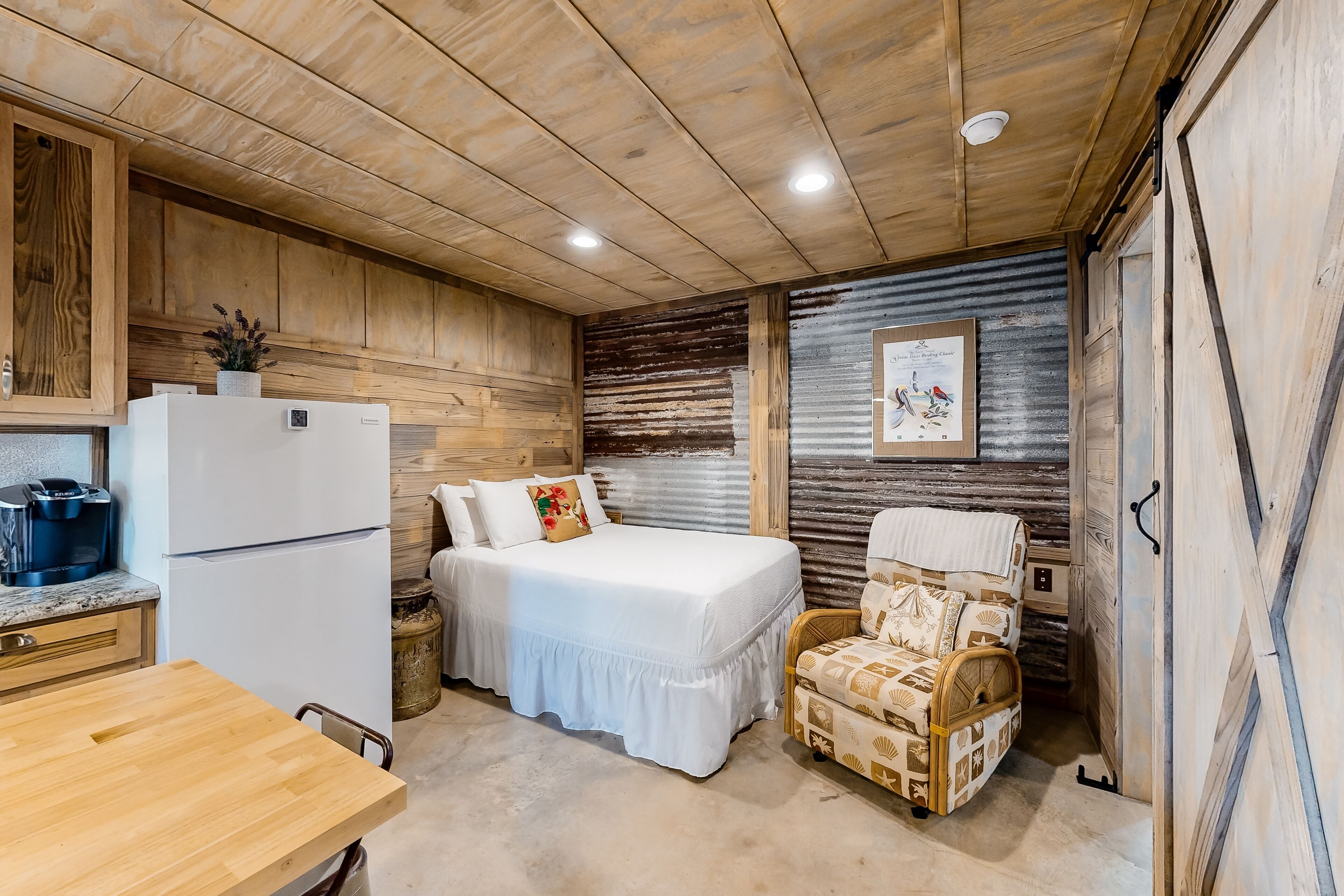 Rustic studio apartment with kitchenette, convenient location, & central AC