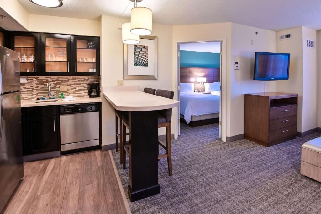 Always a Great Idea To Unwind! Spacious 1BR w/ Kitchenette! Pets Allowed