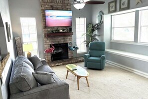 TV, fireplace