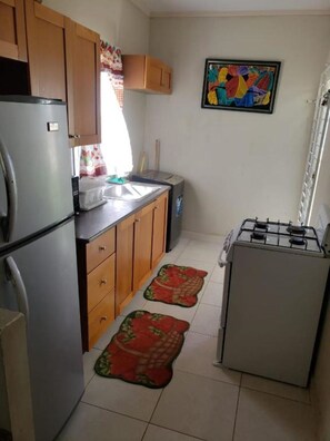 冰箱、微波炉、烤箱、炉灶