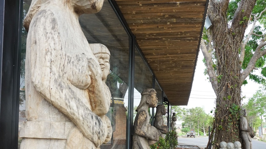 Nha Nghi Van Long Elephants