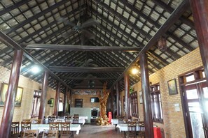 Restaurant - Nha Nghi Van Long Elephants (Lak)