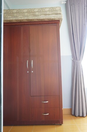 Wardrobe - Nha Nghi Van Long Elephants (Lak)