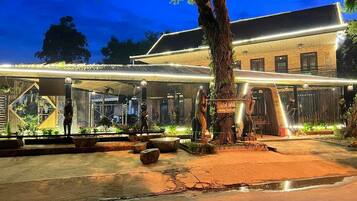 TV LED 32 pollici con canali via cavo, TV