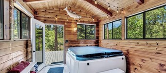 JR's Hideaway- Secluded Cabin on 3.5 acres in Northern Black Hills