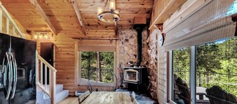 JR's Hideaway- Secluded Cabin on 3.5 acres in Northern Black Hills