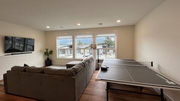 Älytelevisio, pöytätennispöytä, stereot