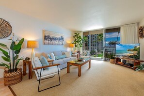Living area - Royal Kahana by Coldwell Banker Island Vacations (Kahana)
