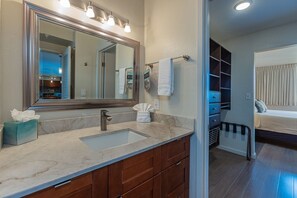 Condo, 1 Bedroom | Bathroom | Towels